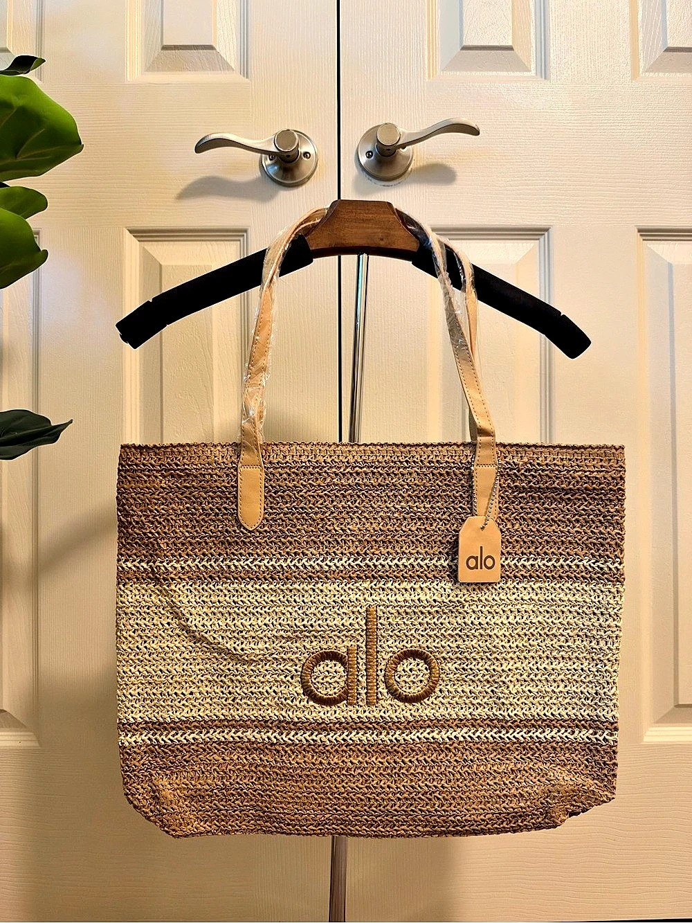 Alo Yoga Woven Straw Tote Bag – Tan Cream Two Tone Large Beach Shoulder Bag